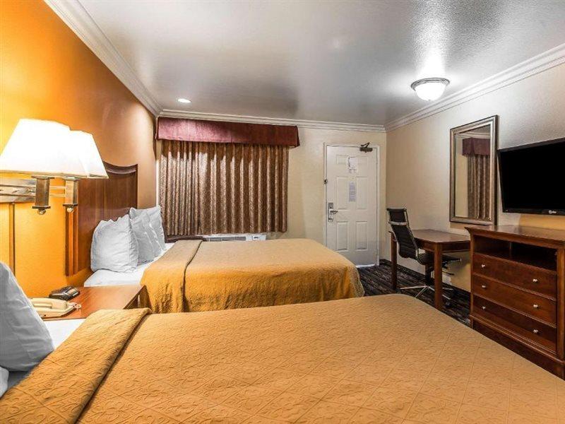 Quality Inn Lake Elsinore I-15 Exteriör bild